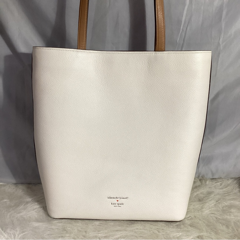 Kate Spade x Alexander Girard “LOVE” Heart Embossed White Leather Tote Bag - Picture 5 of 13